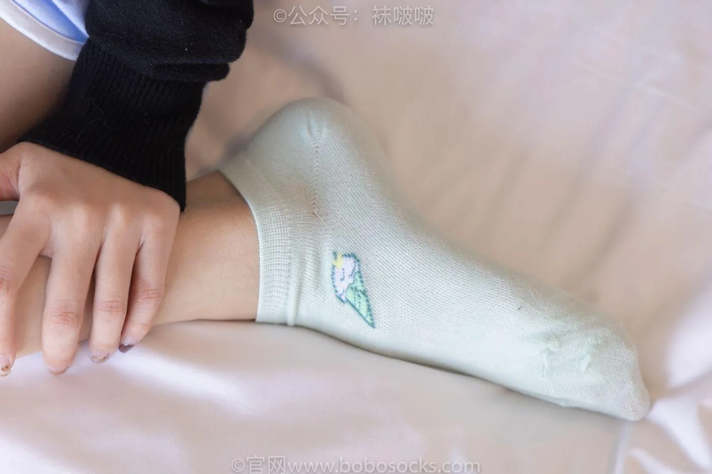 [BoBoSocks袜啵啵]NO.081 稚予- AJ、浅黄色短棉袜、浅蓝色短棉袜、裸足（花絮版） [145P]插图5